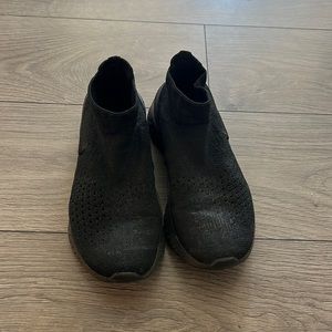 Nike react no laces all black barely worn